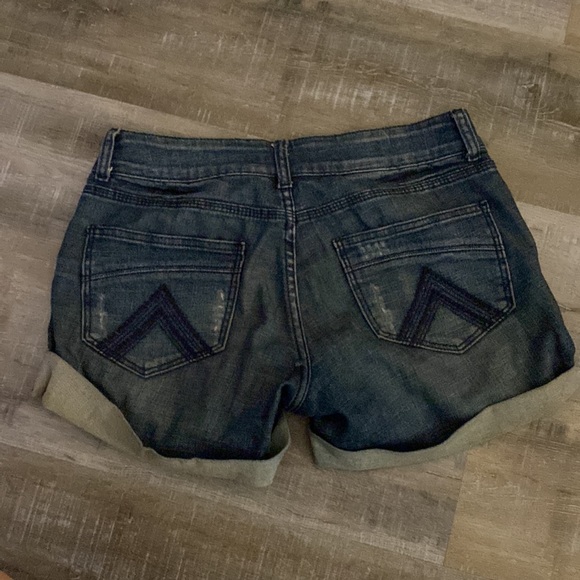 Delia’s Bailey Denim Shorts - Picture 2 of 3